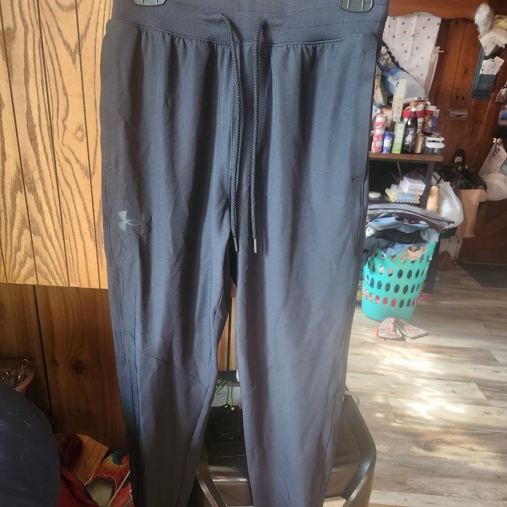 UNDER ARMOUR MEN'S FITTED JOGGERS SIZE SMALL RV $90 BLACK ~ NWT
